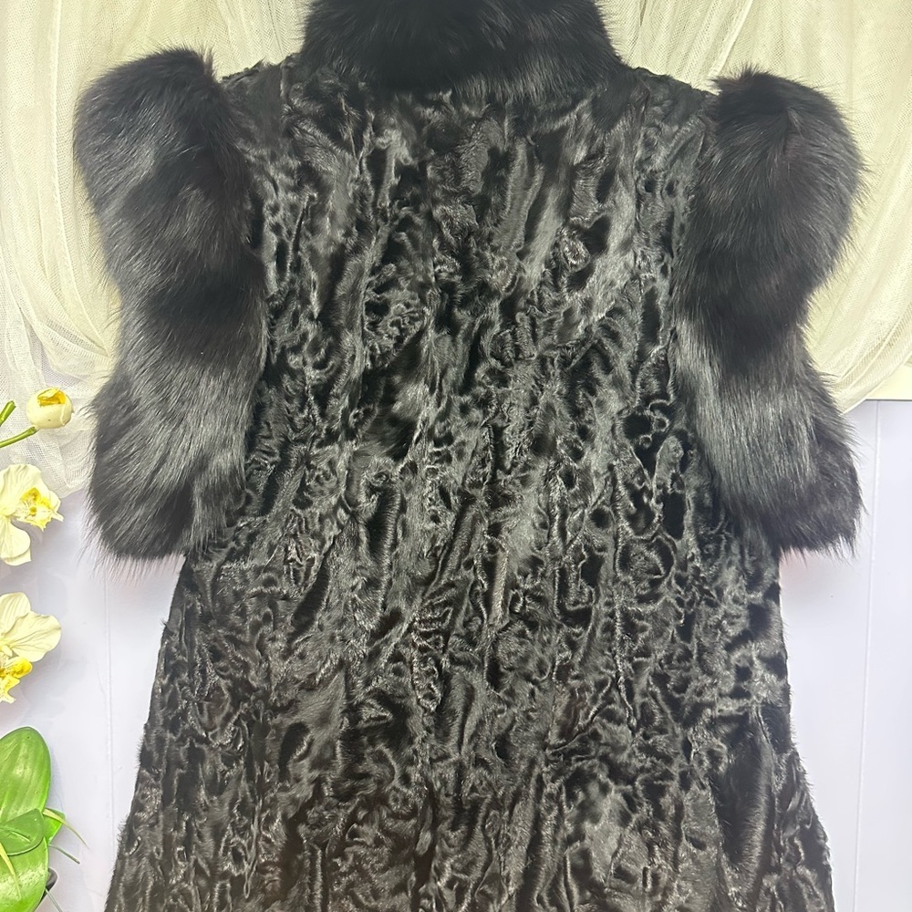 Vintage Custom-Made Fur Jacket with Detachable Leather Sleeves - Picture 5 of 13